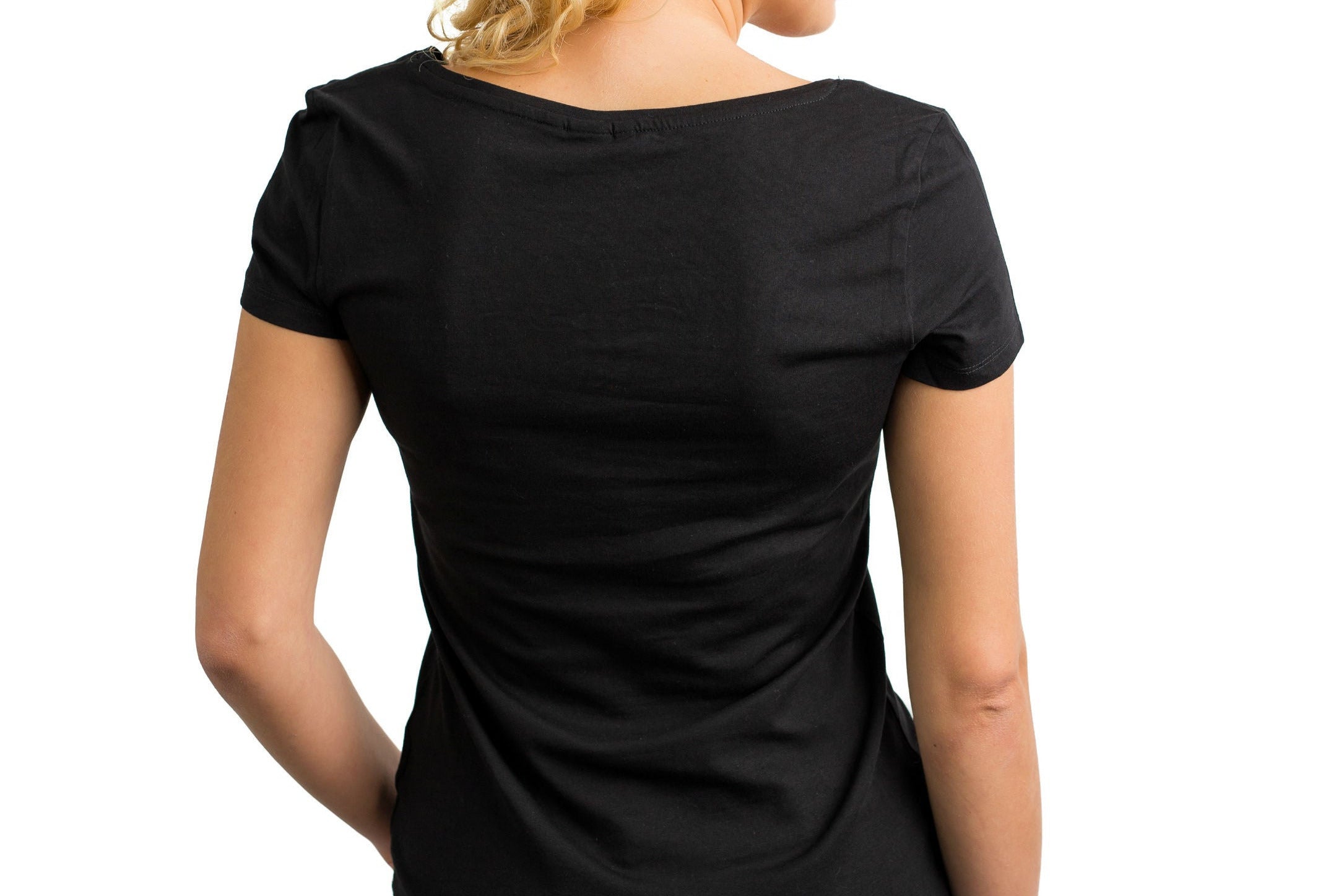 Woman wearing a black t-shirt and blue jeans